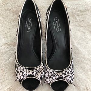 Coach Thalia Heels